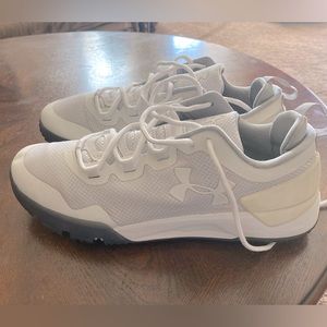 Under Armor shoe men’s size 10.5 (white)